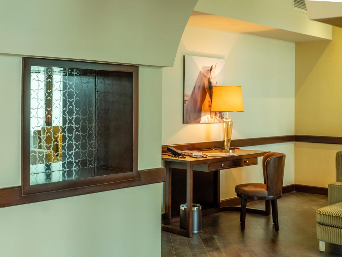 Retaj Salwa Resort & Spa Al Rayyan Exterior photo A room at the Inn at the Opera