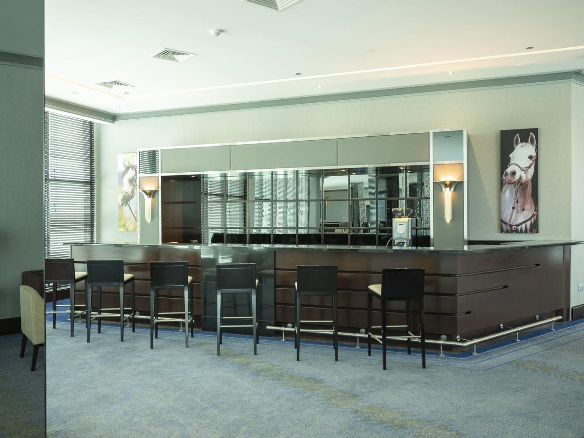 Retaj Salwa Resort & Spa Al Rayyan Exterior photo The bar at the 360° Club